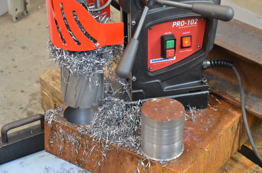 PRO-102 drilling machine. Powerful motor with a 4-speed gearbox